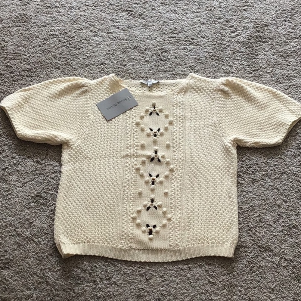 SHORT SLEEVED KNIT SWEATER - SMALL NWT
